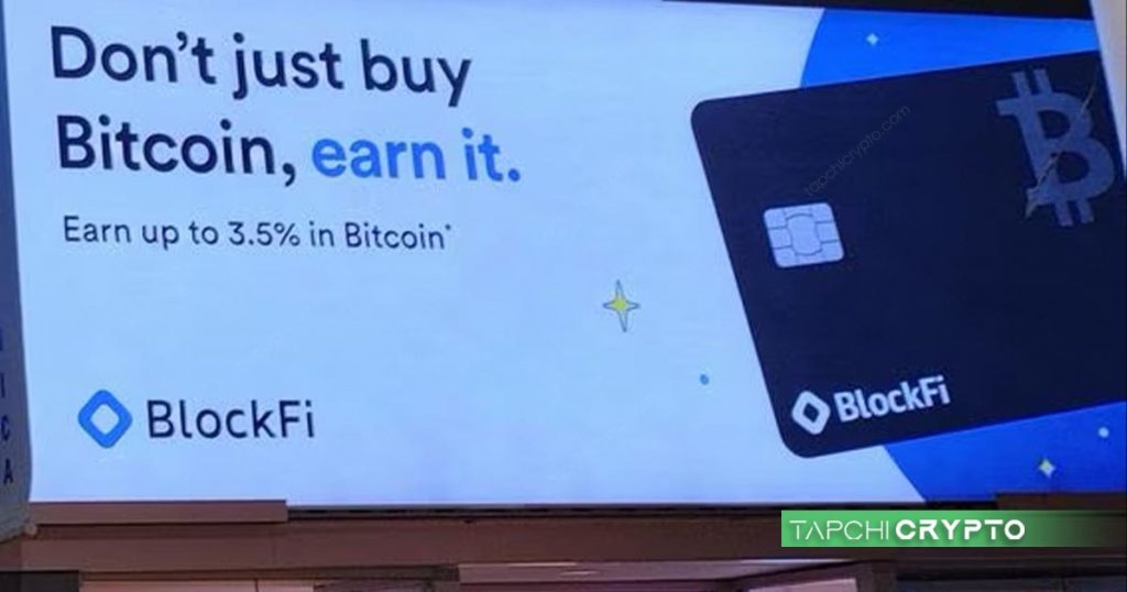 Biển quảng cáo thẻ BlockFi Credit Card trên đường phố năm 2021.